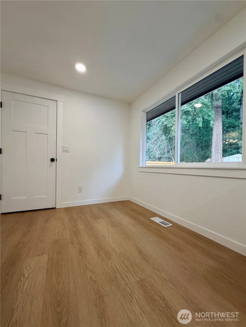 Property photo for 8401 112th Street Sw, Lakewood photo 21