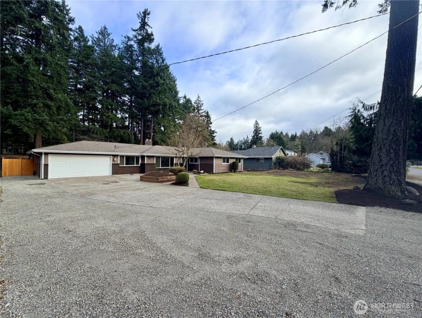 Property photo for 8401 112th Street Sw, Lakewood photo 2