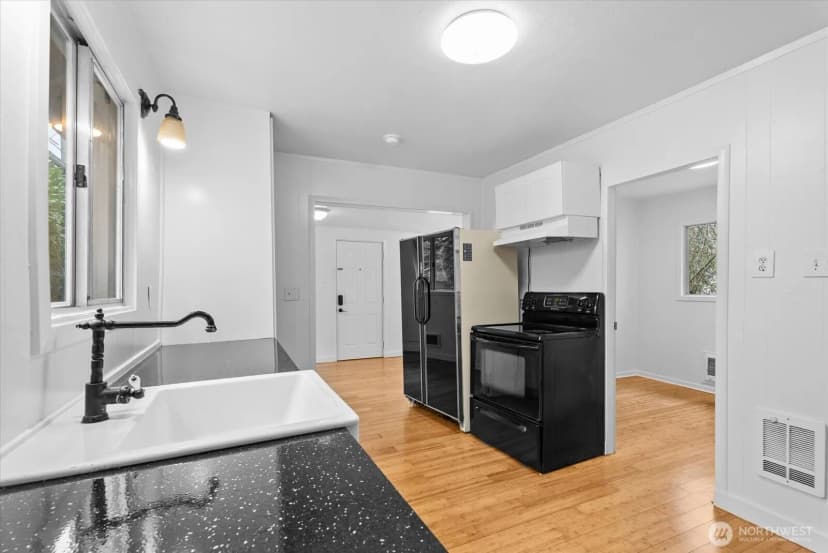Property photo for 540 S Concord Street, Seattle photo 8