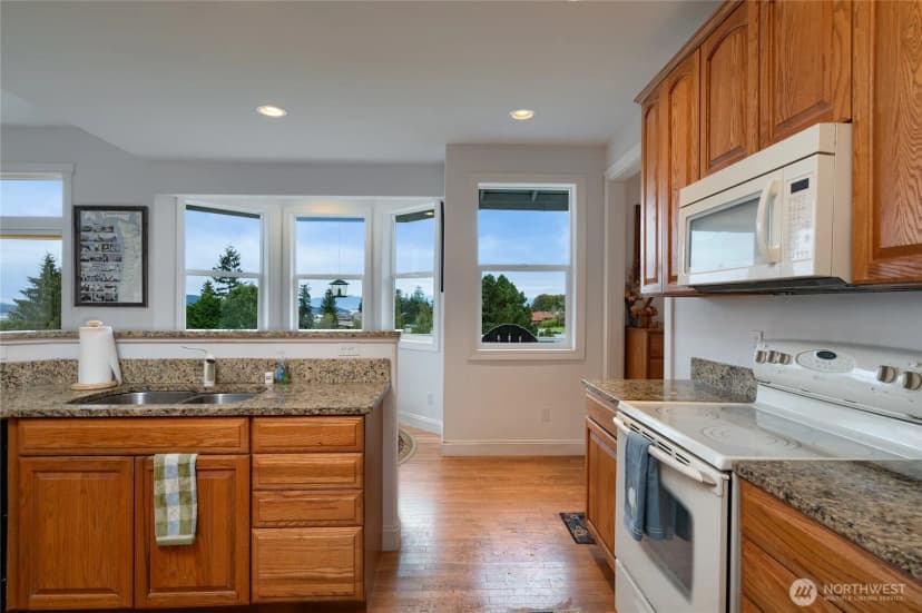 Property photo for 4111 R Avenue, Anacortes photo 13
