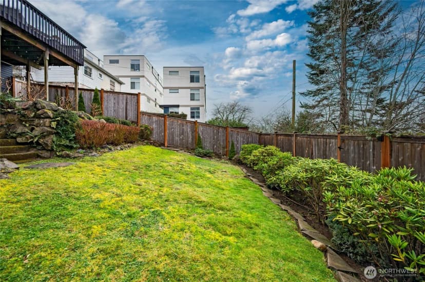 Property photo for 900 W Emerson Street, Seattle photo 25