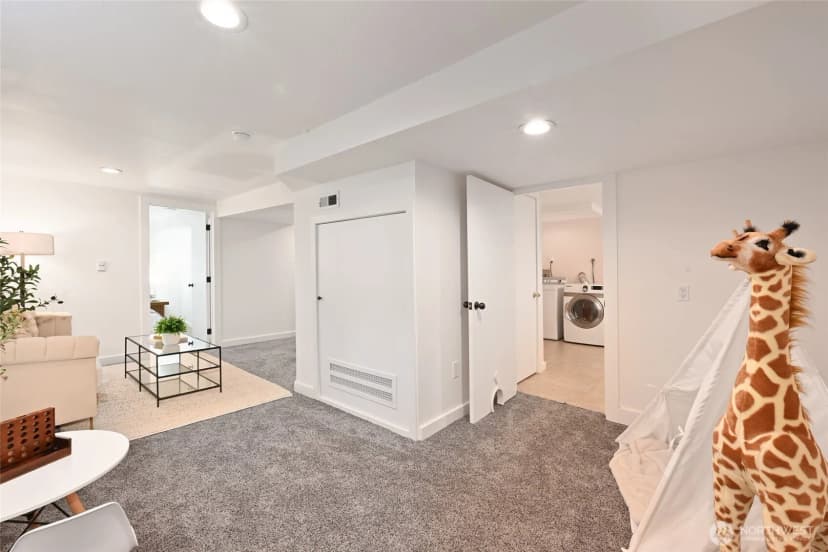 Property photo for 900 W Emerson Street, Seattle photo 18