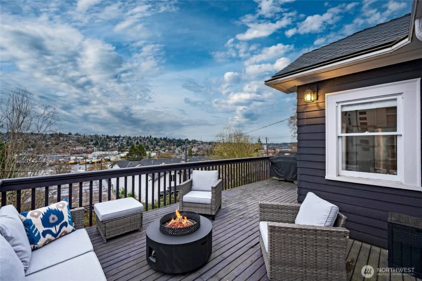 Property photo for 900 W Emerson Street, Seattle photo 11