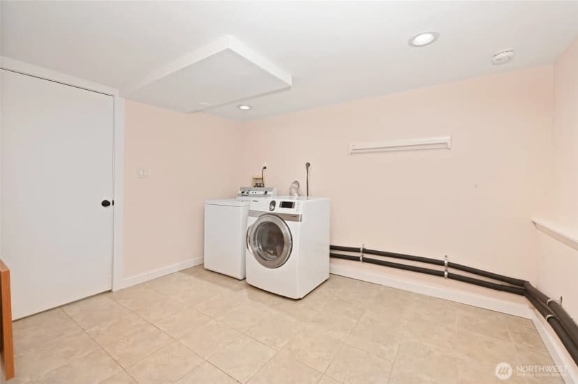 Property photo for 900 W Emerson Street, Seattle photo 22