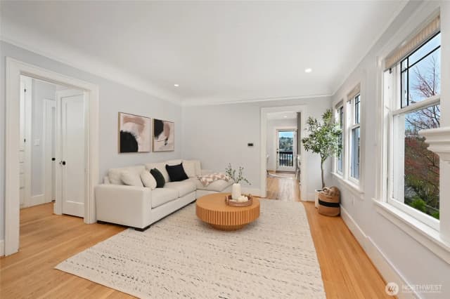 Property photo for 900 W Emerson Street, Seattle photo 5