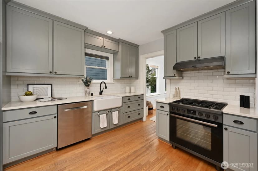 Property photo for 900 W Emerson Street, Seattle photo 6