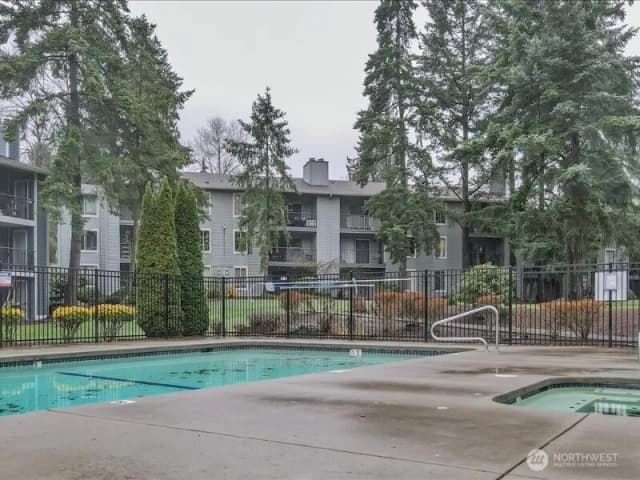 Property photo for 4635 W Lake Sammamish Parkway Se #g305, Issaquah photo 5