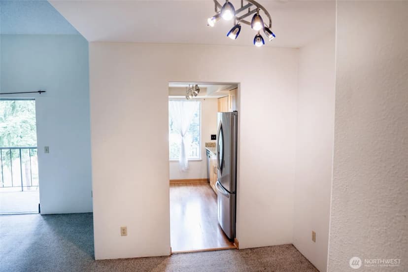 Property photo for 4635 W Lake Sammamish Parkway Se #g305, Issaquah photo 18