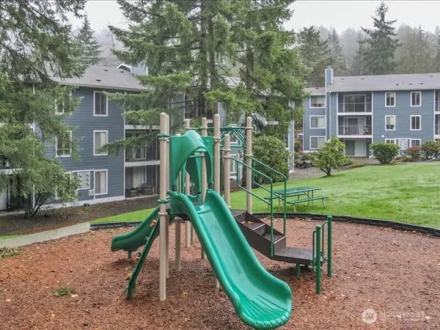 Property photo for 4635 W Lake Sammamish Parkway Se #g305, Issaquah photo 3