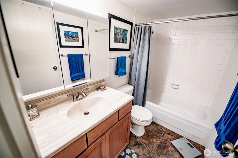 Property photo for 4635 W Lake Sammamish Parkway Se #g305, Issaquah photo 6