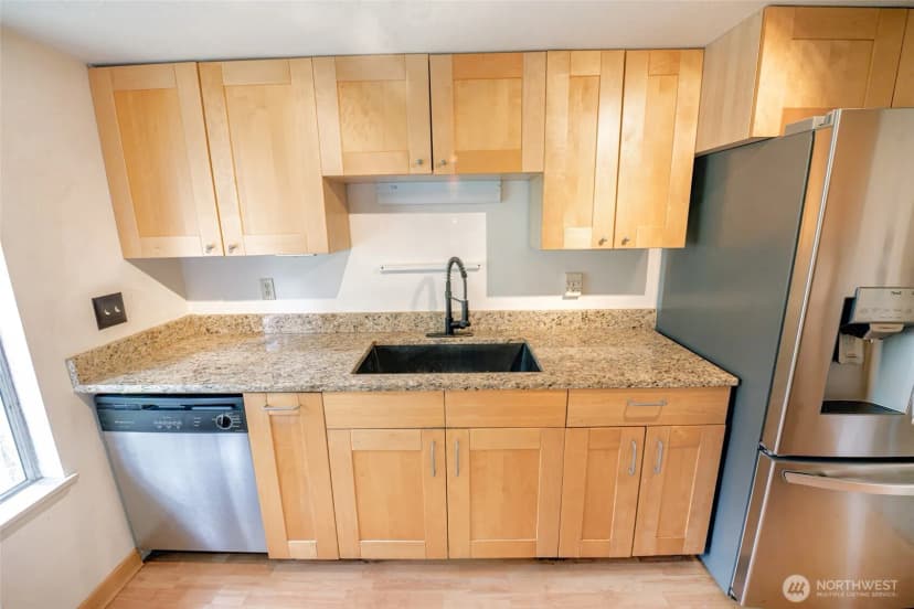 Property photo for 4635 W Lake Sammamish Parkway Se #g305, Issaquah photo 19