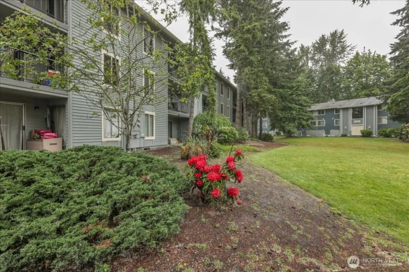 Property photo for 4635 W Lake Sammamish Parkway Se #g305, Issaquah photo 8