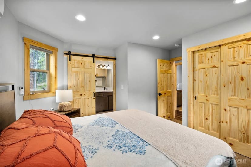 Property photo for 330 Rockberry Loop, Ronald photo 16