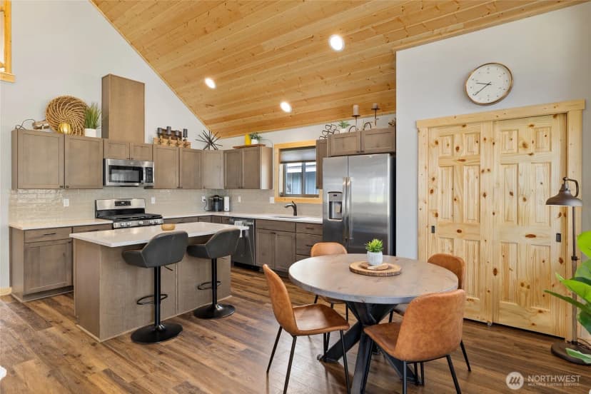 Property photo for 330 Rockberry Loop, Ronald photo 8