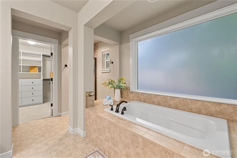 Property photo for 2819 102nd Place Ne, Bellevue photo 24