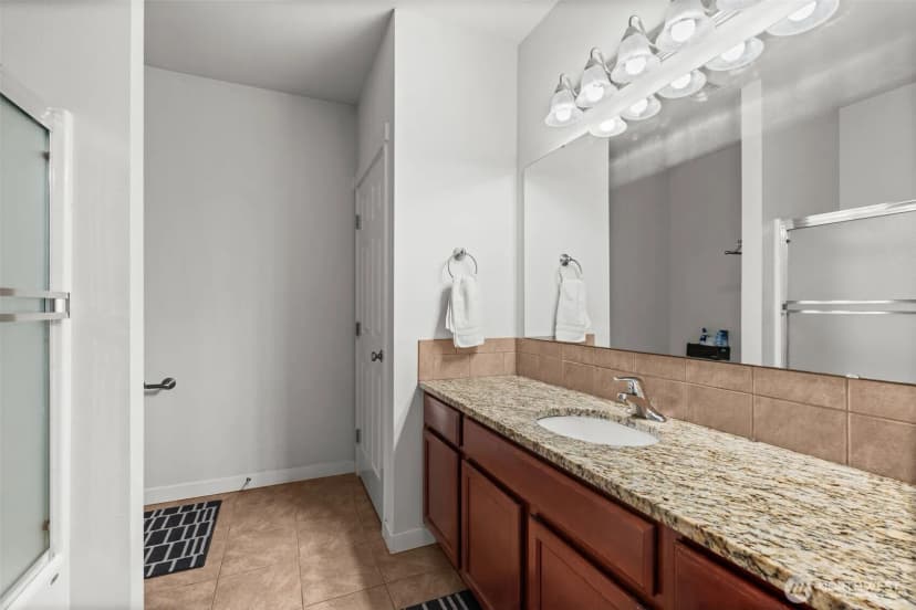 Property photo for 36427 2nd Avenue E, Roy photo 18