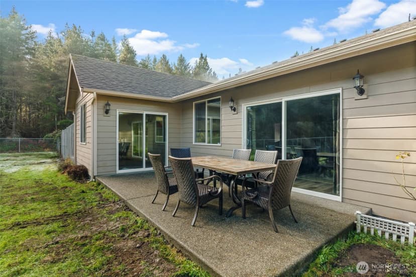 Property photo for 36427 2nd Avenue E, Roy photo 32