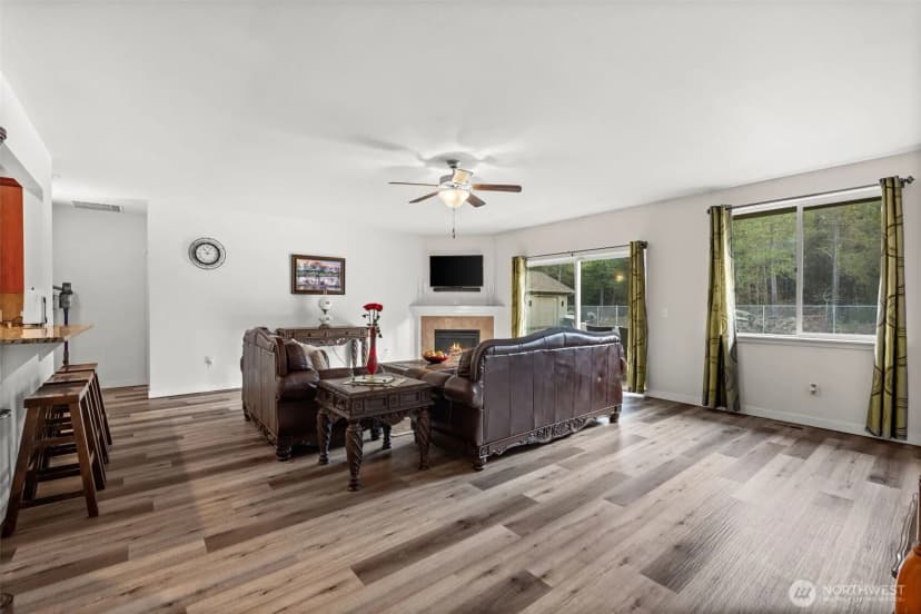 Property photo for 36427 2nd Avenue E, Roy photo 11