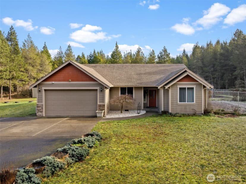 Property photo for 36427 2nd Avenue E, Roy