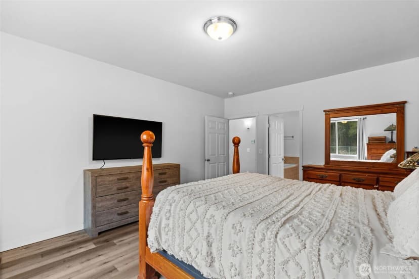 Property photo for 36427 2nd Avenue E, Roy photo 15
