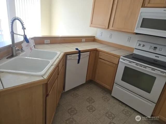 Property photo for 9715 26th Avenue Sw #202, Seattle photo 8