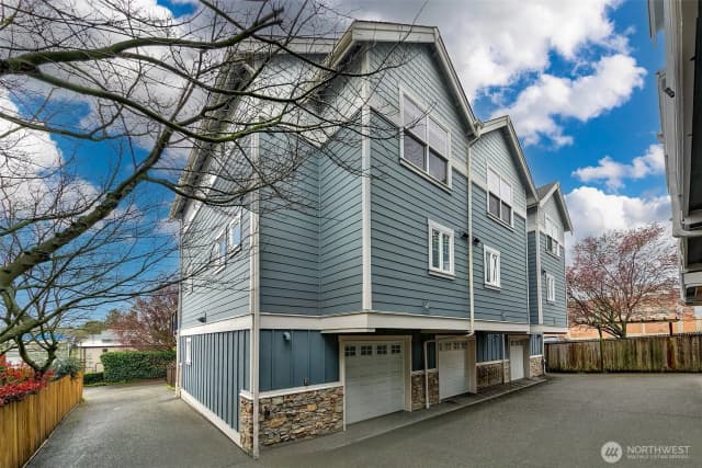 Property photo for 6531 42nd Avenue Sw #c, Seattle photo 3