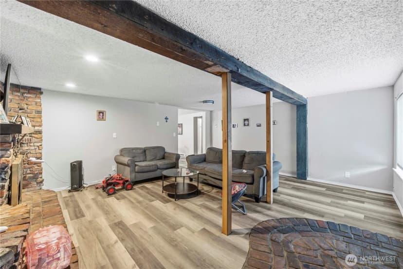 Property photo for 525 138th Street E, Tacoma photo 7