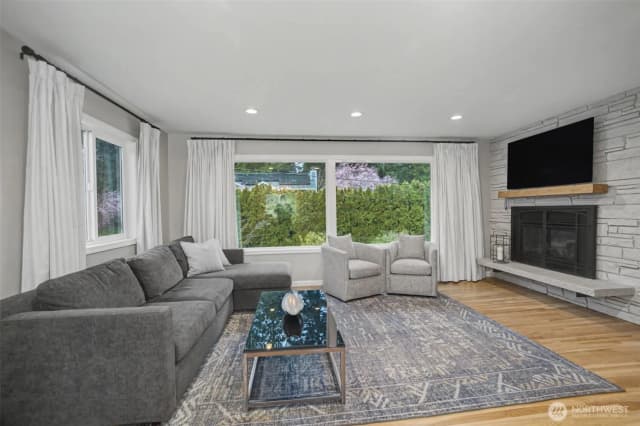 Property photo for 11447 5th Avenue S, Seattle photo 4