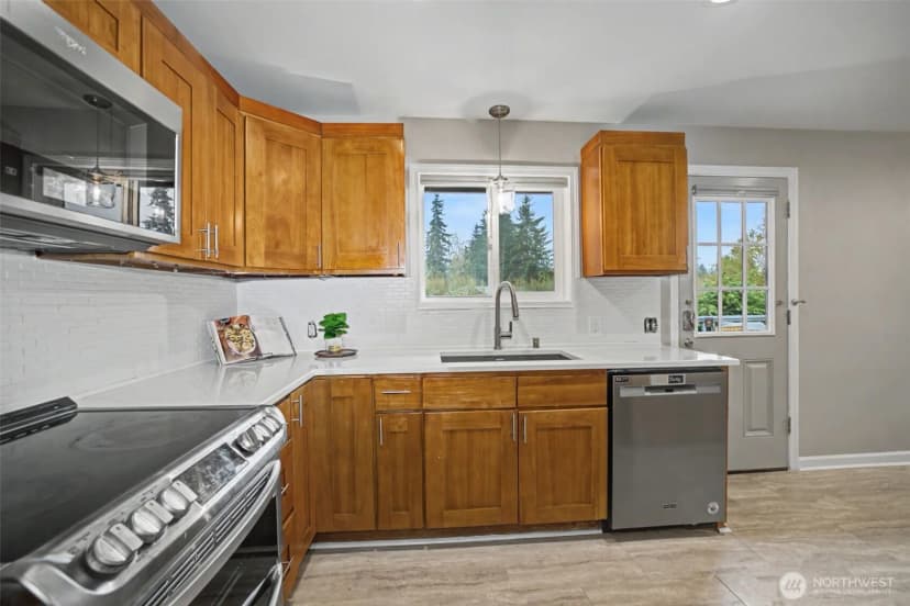 Property photo for 11447 5th Avenue S, Seattle photo 12
