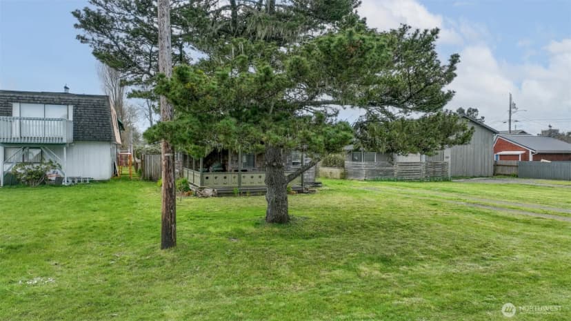 Property photo for 209 5th Street Ne, Long Beach photo 11