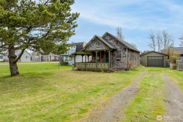 Property photo for 209 5th Street Ne, Long Beach photo 5