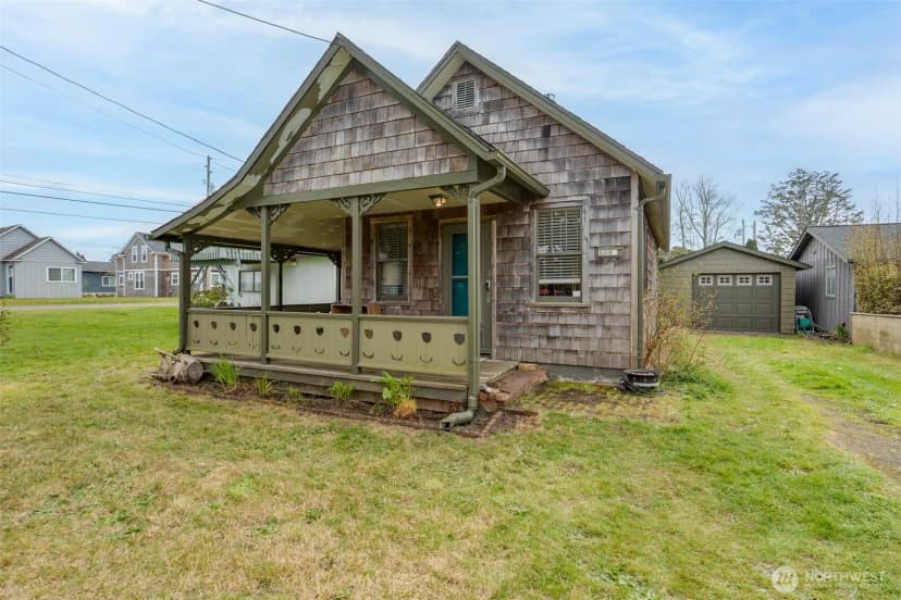 Property photo for 209 5th Street Ne, Long Beach
