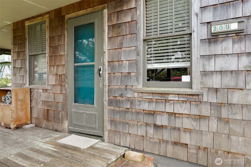Property photo for 209 5th Street Ne, Long Beach photo 3
