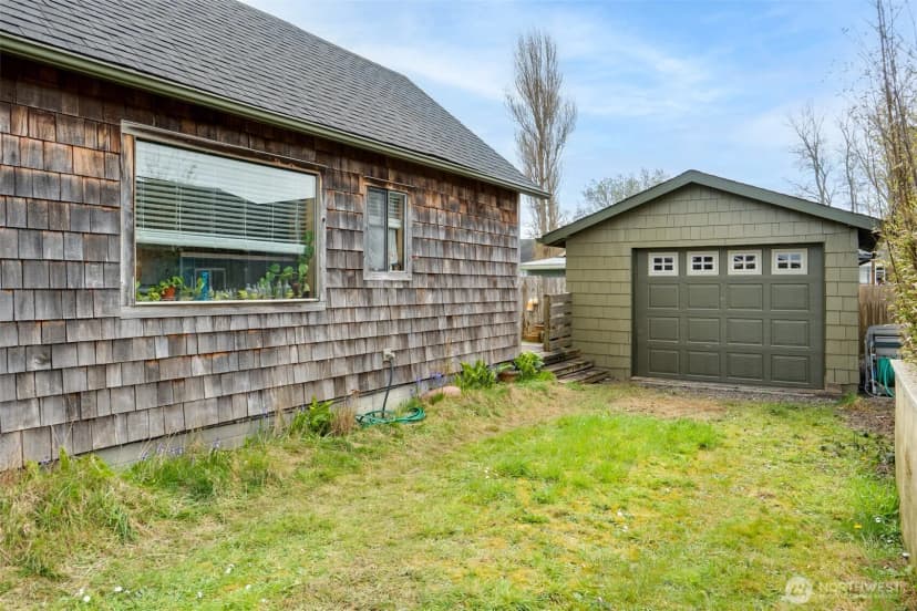 Property photo for 209 5th Street Ne, Long Beach photo 7