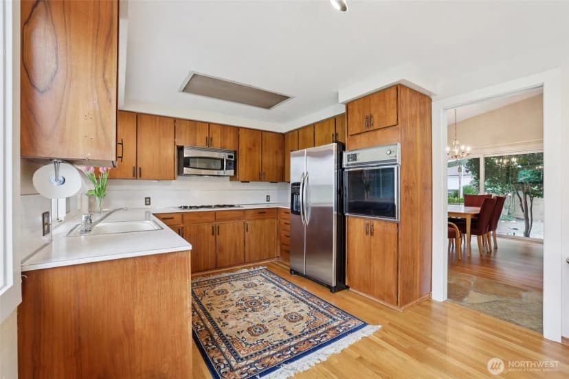 Property photo for 616 109th Avenue Se, Bellevue photo 15