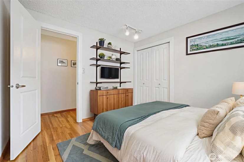 Property photo for 616 109th Avenue Se, Bellevue photo 21