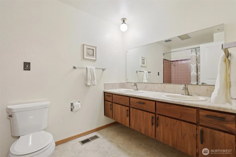 Property photo for 616 109th Avenue Se, Bellevue photo 18