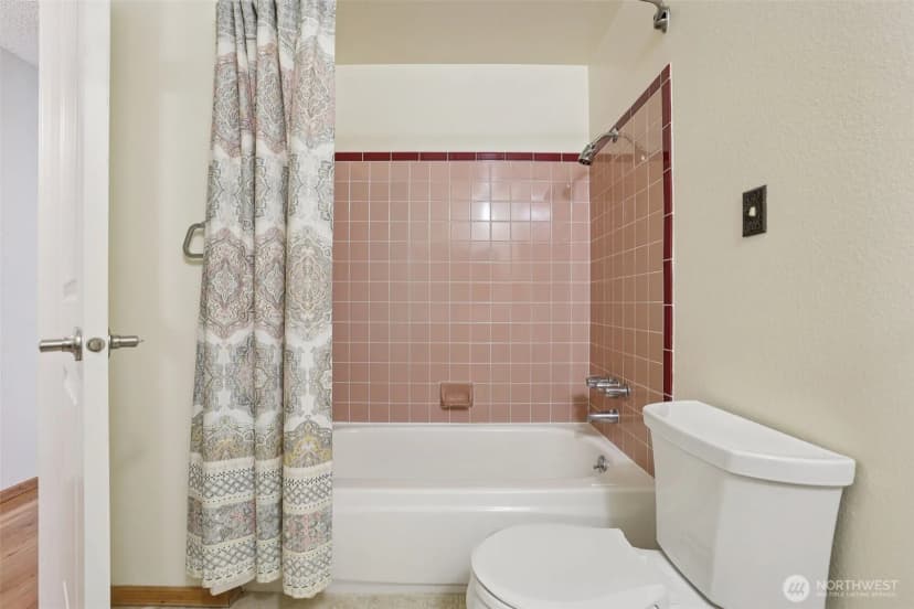 Property photo for 616 109th Avenue Se, Bellevue photo 19