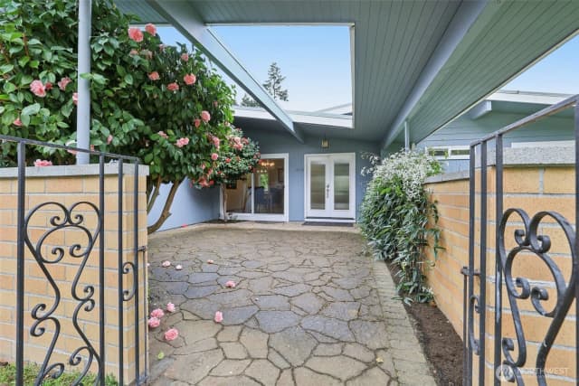 Property photo for 616 109th Avenue Se, Bellevue photo 3