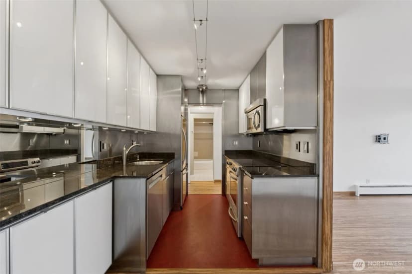 Property photo for 320 Melrose Avenue E #403, Seattle photo 2