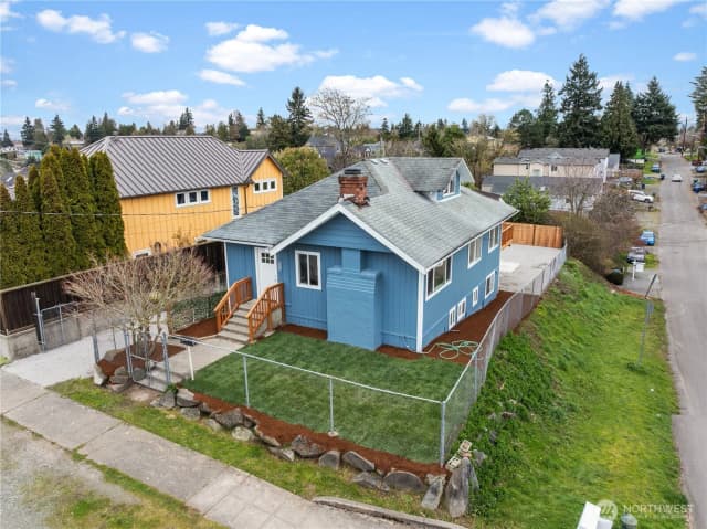 Property photo for 5518 39th Avenue S, Seattle photo 2