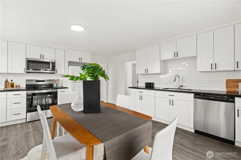 Property photo for 5518 39th Avenue S, Seattle photo 12