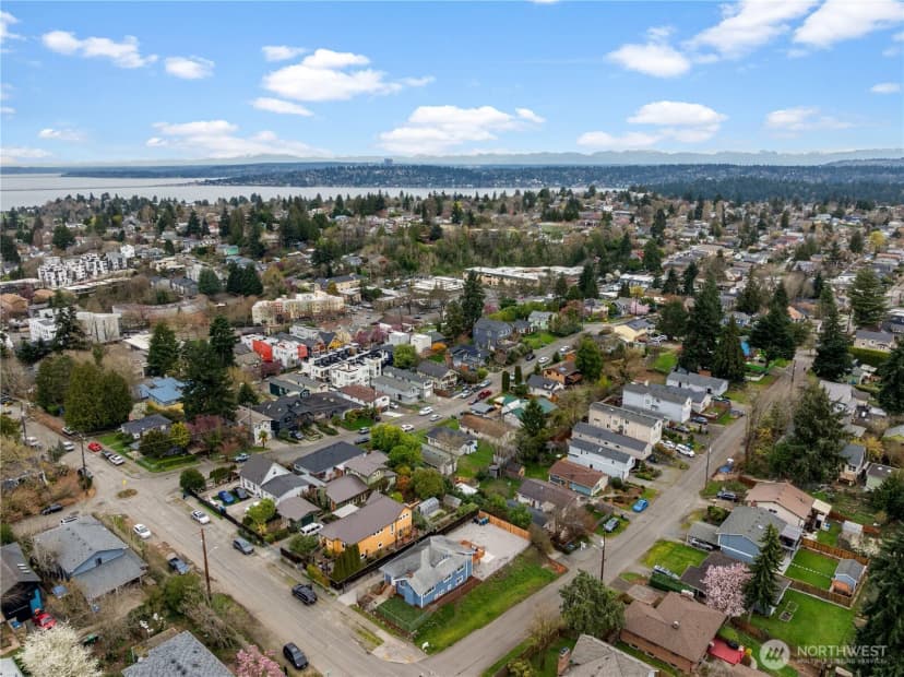 Property photo for 5518 39th Avenue S, Seattle photo 5