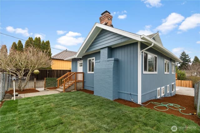 Property photo for 5518 39th Avenue S, Seattle photo 3