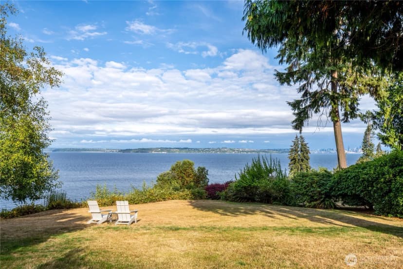 Property photo for 7946 Grand Avenue Ne, Bainbridge Island photo 2