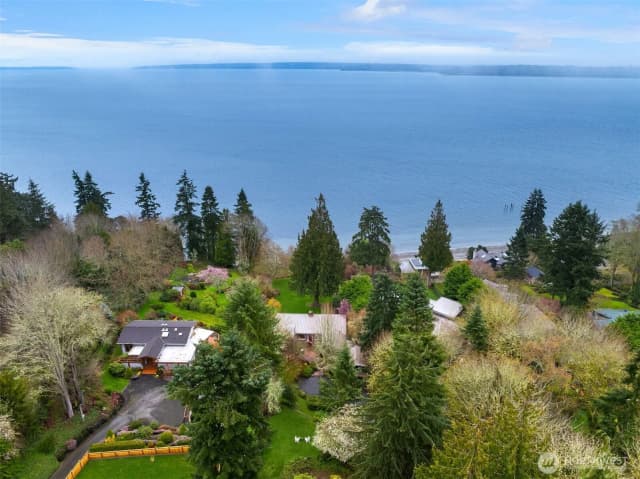 Property photo for 7946 Grand Avenue Ne, Bainbridge Island photo 3