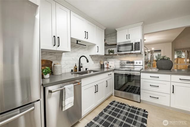 Property photo for 1607 102nd Place Ne #d1, Bellevue photo 5