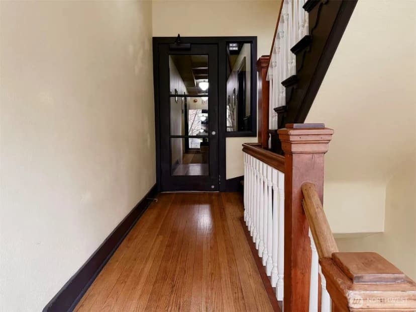 Property photo for 901 Ne 43rd Street #201, Seattle photo 5