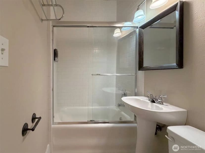Property photo for 901 Ne 43rd Street #201, Seattle photo 24