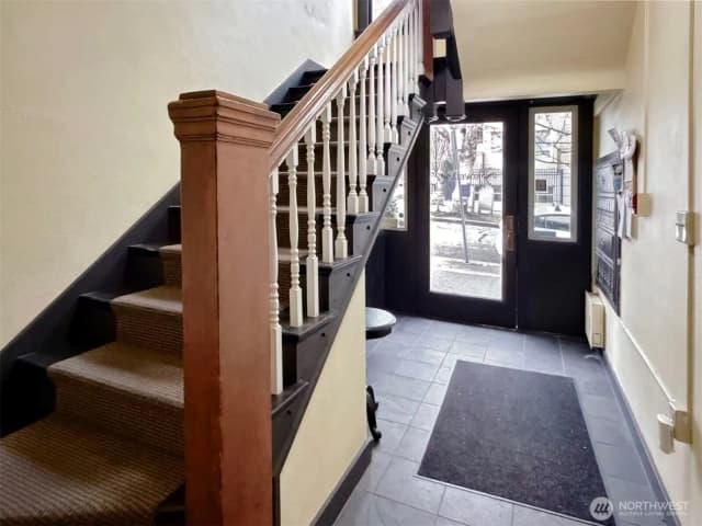 Property photo for 901 Ne 43rd Street #201, Seattle photo 4